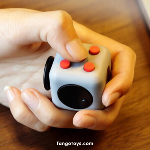 fidget-cube-gris-rojo-dado-3-fangotoys