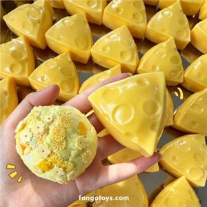 queso-triangular-jabon-squishy-crunchy-3-fangotoys